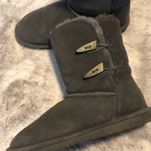 Gray Bearpaw boots❤️
